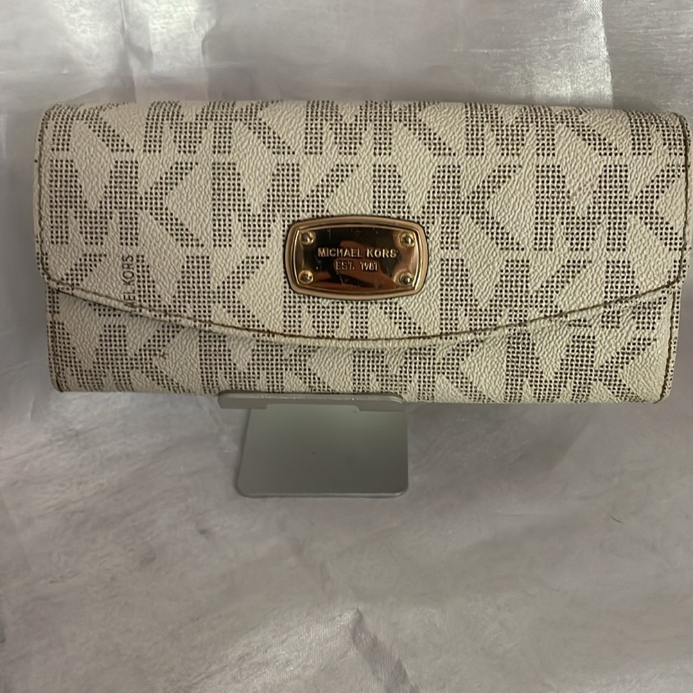 Michael Kors white leather wallet